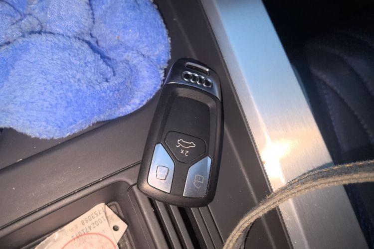 奥迪A4L 2022款 40 TFSI 时尚动感型中控内饰7001