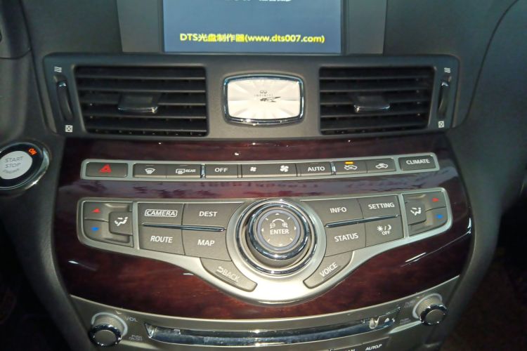 英菲尼迪Q70 2019款 Q70L 2.0T 精英版 PLUS局部细节16