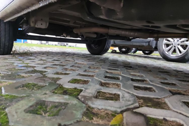 上汽大通MAXUS 新途V80 2023款 2.0T AMT经典傲运通短轴中顶5/6座局部细节9001