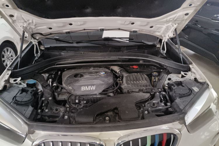 宝马X1 2019款 sDrive18Li 时尚型机舱底盘24