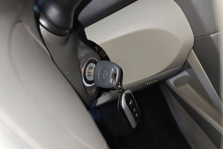 丰田 凯美瑞 2013款 200G 经典豪华版中控内饰11