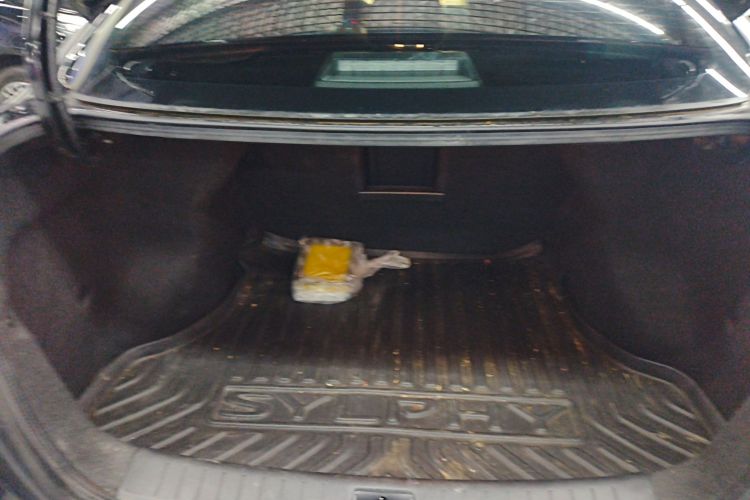 日产 轩逸 2022款 经典 1.6XL CVT豪华版机舱底盘23