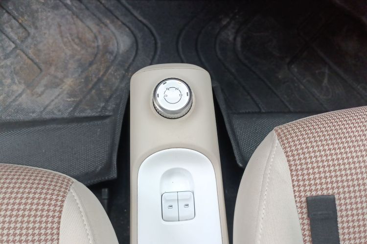 五菱汽车 宏光MINIEV 2024款 第三代 215km 青春版中控内饰18