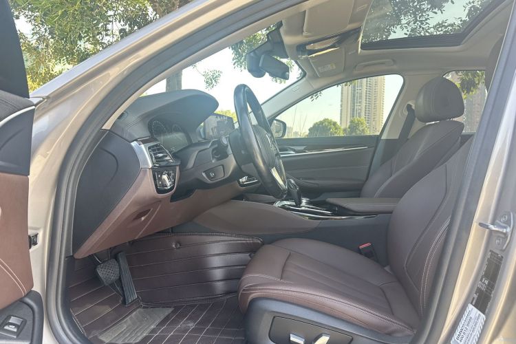 宝马5系 2019款 525Li 豪华套装中控内饰19