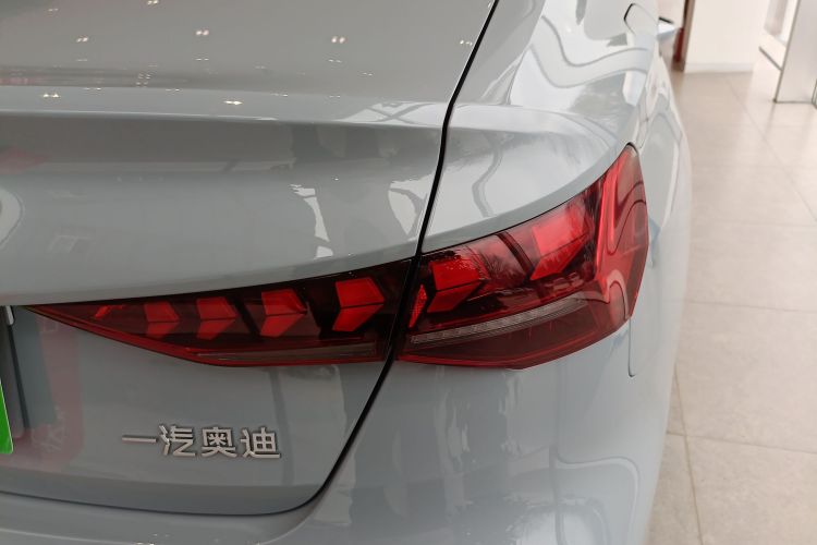 奥迪A3 2025款 A3L Limousine 35TFSI 飞驰尊享型车身外观9