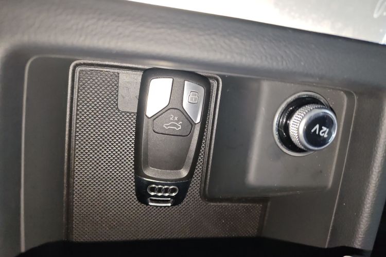 奥迪A4L 2024款 40 TFSI 时尚动感型中控内饰7001