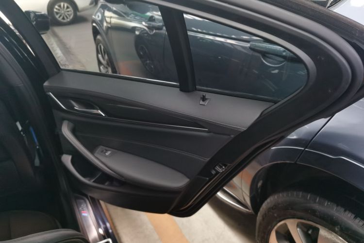 宝马5系(进口) 2022款 改款二 525i M运动套装中控内饰45