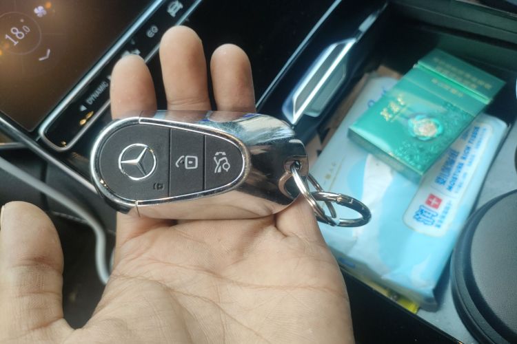 奔驰EQE 2022款 350 先型特别版中控内饰7001