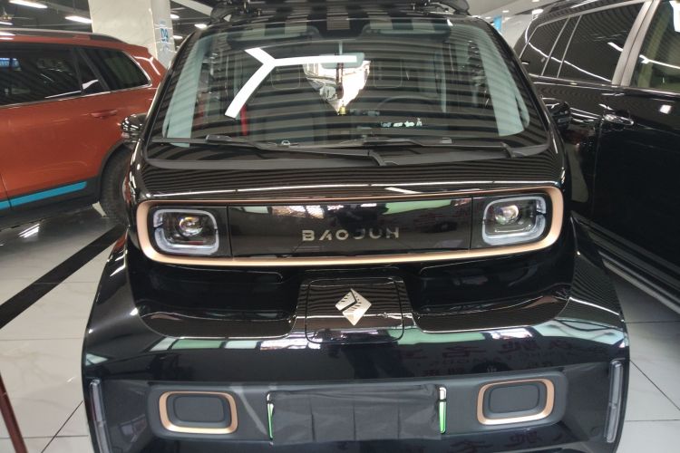 宝骏KiWi EV 2022款 艺术家轻享版 磷酸铁锂车身外观2