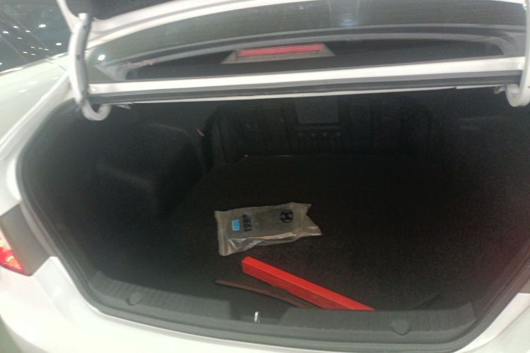 现代 索纳塔 2015款 经典 2.0L 自动豪华版局部细节23