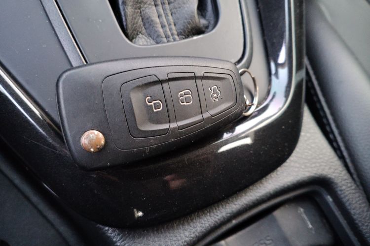 福特 福克斯 2017款 三厢 1.6L 自动风尚型智行版中控内饰7001