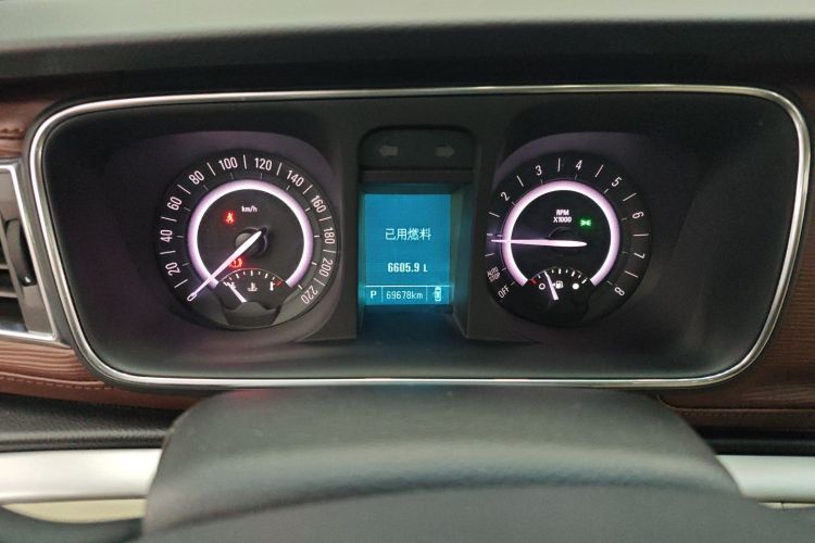 别克GL8 2017款 25S 豪华型 国V中控内饰14