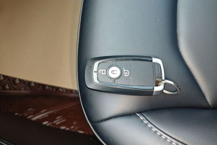 福特 锐界 2022款 PLUS EcoBoost 245 四驱铂锐型 7座中控内饰11