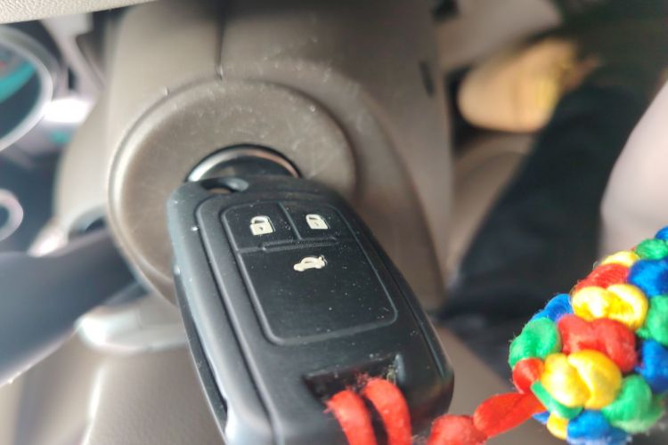 别克 英朗 2013款 GT 1.6L 自动时尚版中控内饰11