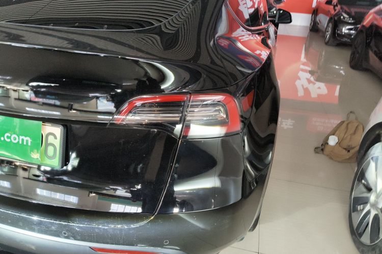 特斯拉 Model Y 2022款 改款 长续航全轮驱动版车身外观9