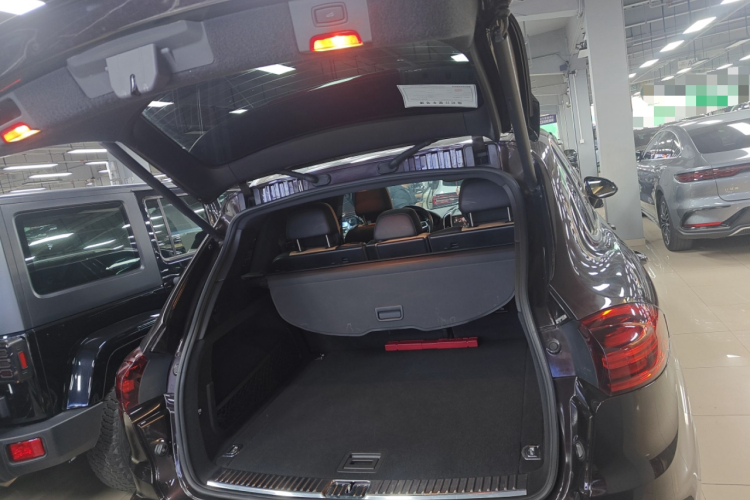 保时捷 2016款 Cayenne 3.0T机舱底盘23