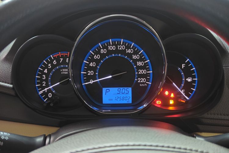 丰田 威驰 2014款 1.5L 自动智臻版局部细节14