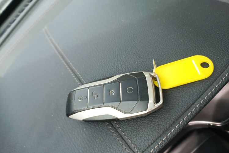 比亚迪 唐新能源 2021款 DM 2.0T 四驱性能版尊贵型中控内饰11