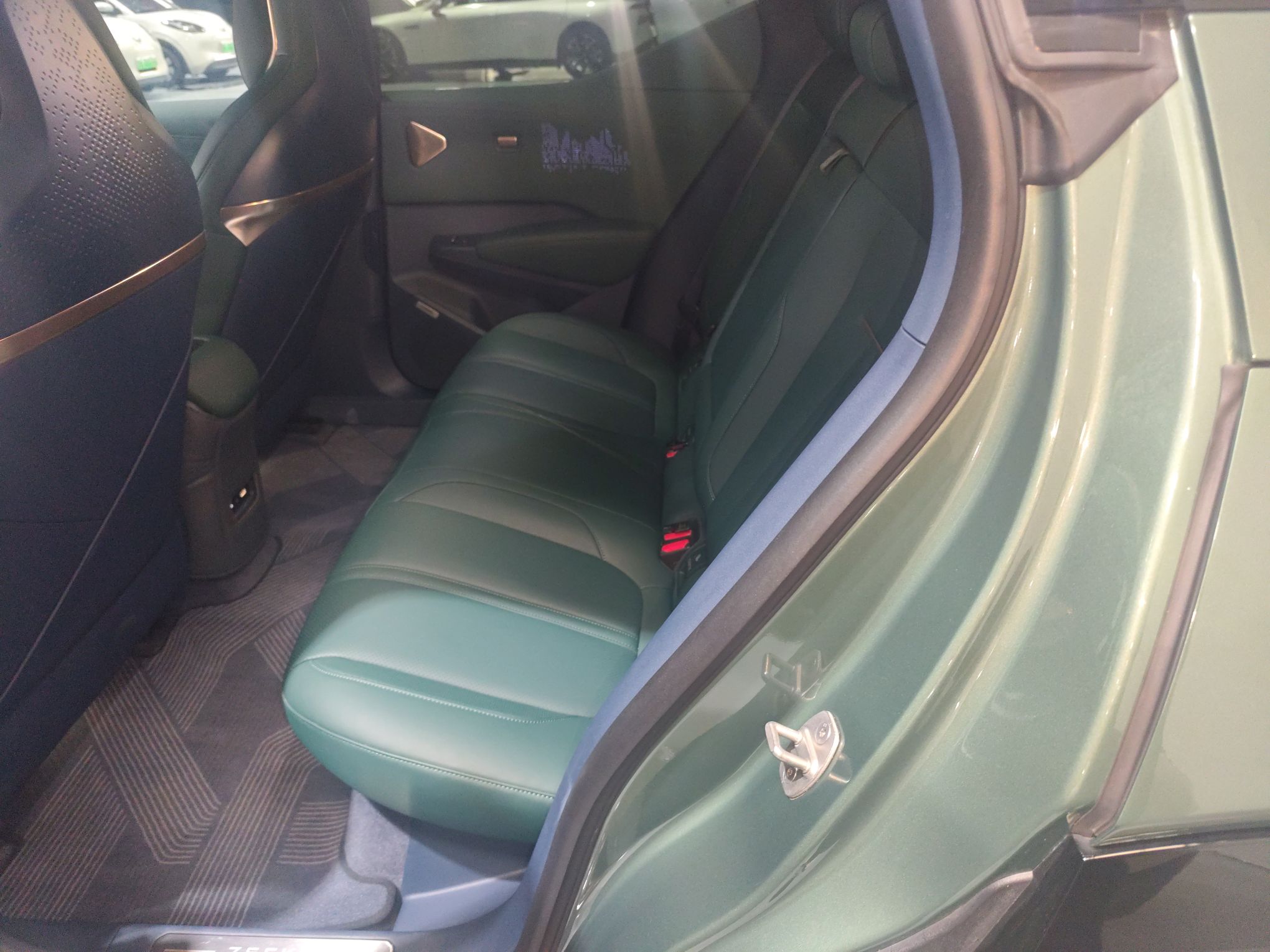 极氪X 2023款 后驱ME版 5座