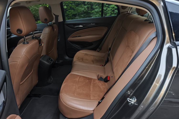 别克 君威 2019款 20T 精英型 国V中控内饰7004