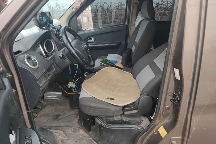 长安凯程 长安睿行M60 2020款 1.5L标准型国VI 6座DAM15KR中控内饰19