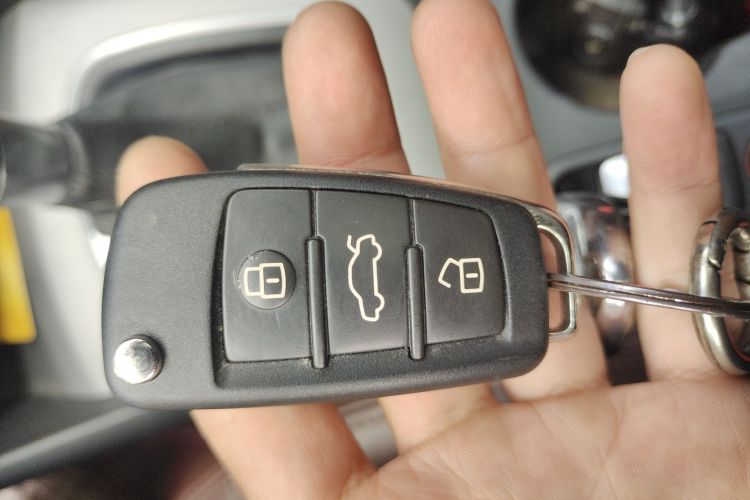 奥迪Q3 2015款 35 TFSI 进取型中控内饰11