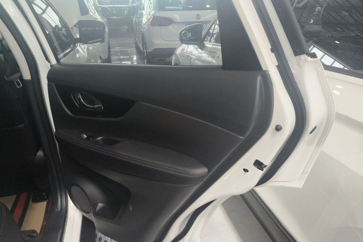 日产 奇骏 2023款 经典 2.0L 两驱智联臻享版中控内饰7006