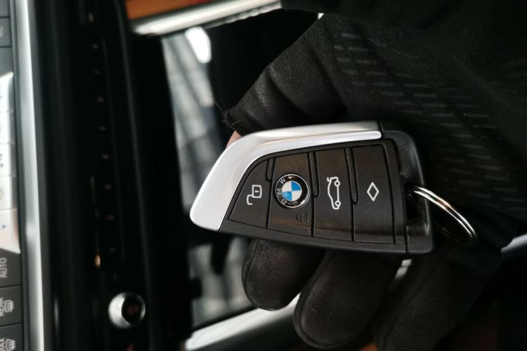 宝马3系 2021款 320Li M运动套装中控内饰11