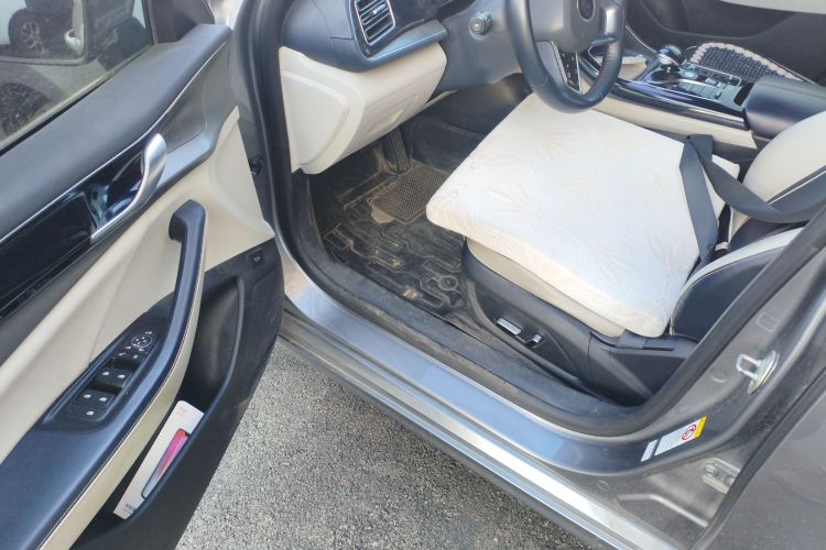 比亚迪 秦PLUS 2023款  冠军版 DM-i 120KM超越型中控内饰20