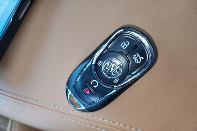 别克 君越 2016款 20T 精英型中控内饰11