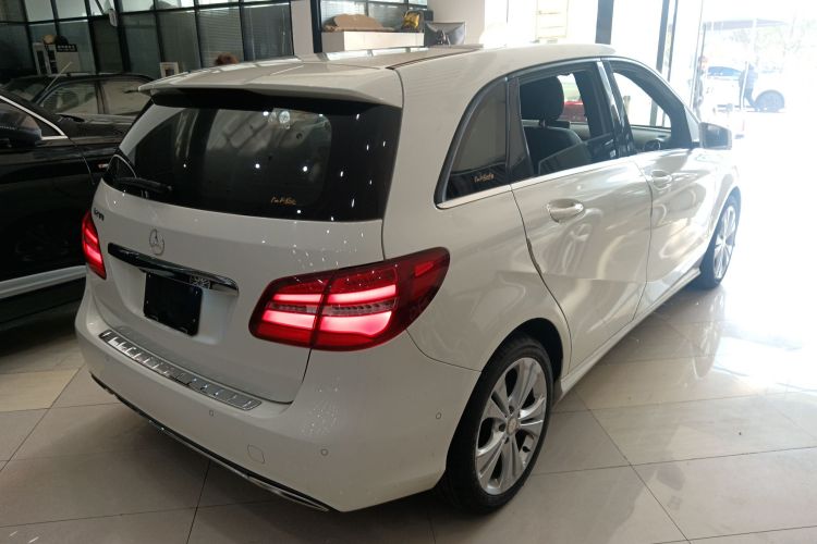 奔驰B级 2015款 B 200 时尚型车身外观7