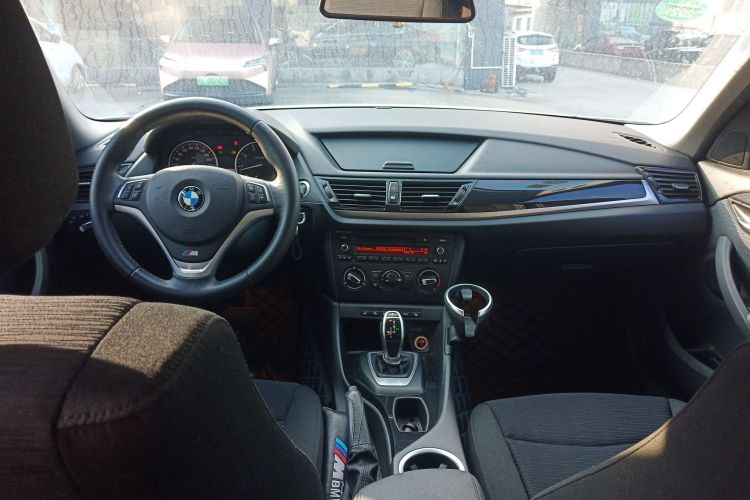 宝马X1 2015款 sDrive18i 时尚晋级版中控内饰12