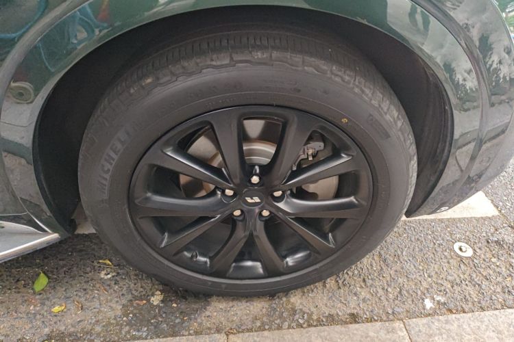 理想汽车 理想ONE 2021款 增程6座版车身外观10