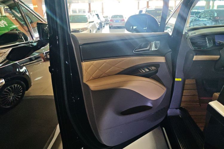 腾势D9 2024款 DM-i 980 四驱尊荣型中控内饰47