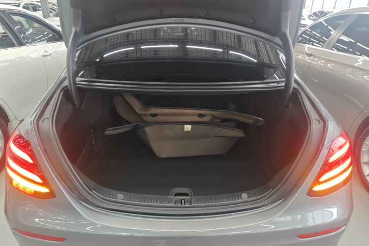 奔驰E级 2018款 E 200 L 运动型 4MATIC机舱底盘23