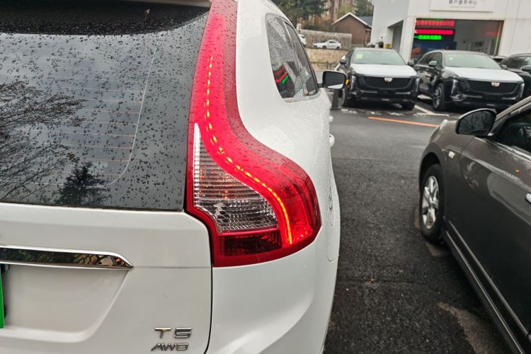 沃尔沃XC60 2017款 T5 AWD 智远版车身外观9