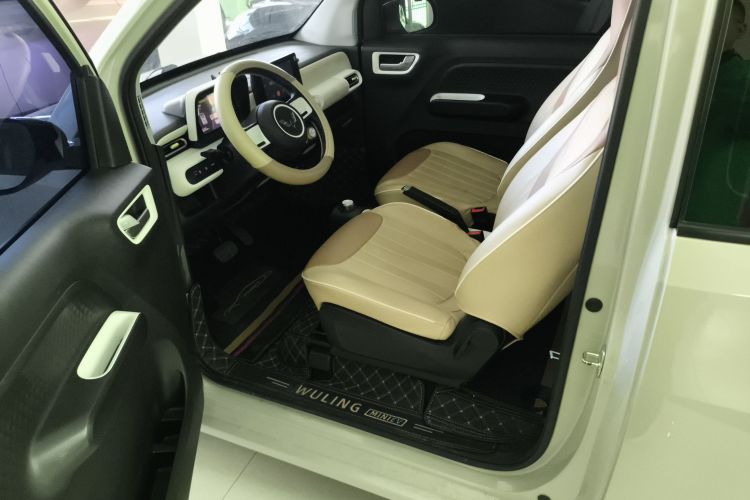 五菱汽车 宏光MINIEV 2024款 第三代 215km 进阶版中控内饰7003