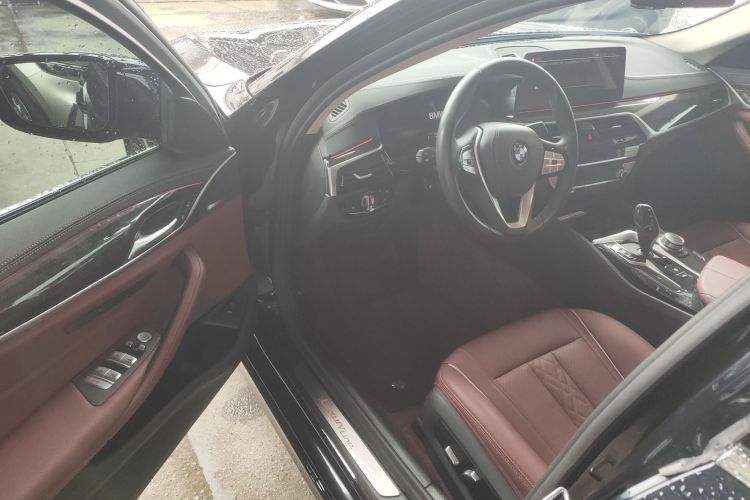 宝马5系 2022款 改款 525Li 豪华套装中控内饰7003