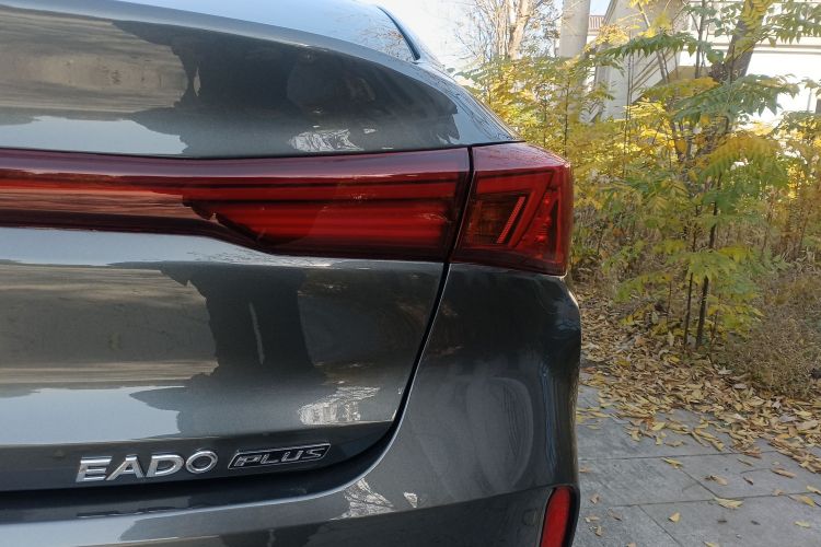 长安 逸动 2025款 PLUS 1.4T 双离合高能版车身外观9