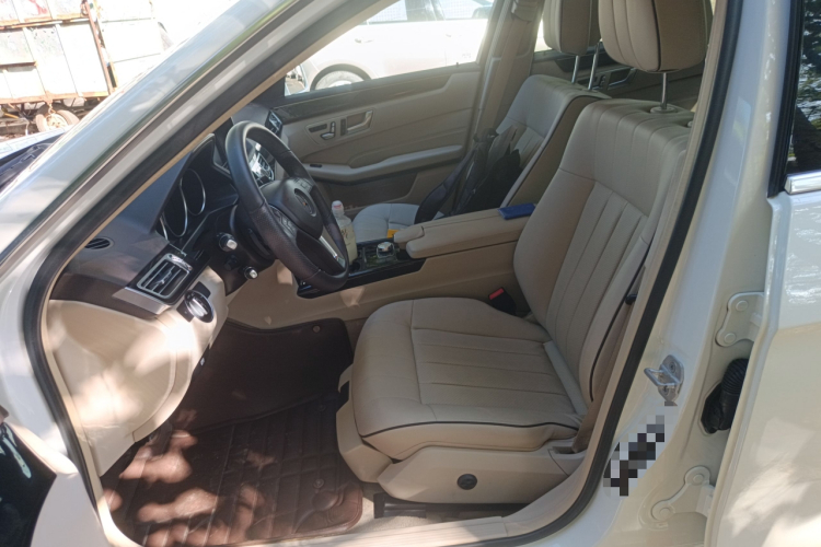 奔驰E级 2015款 E 260 L 运动型局部细节19