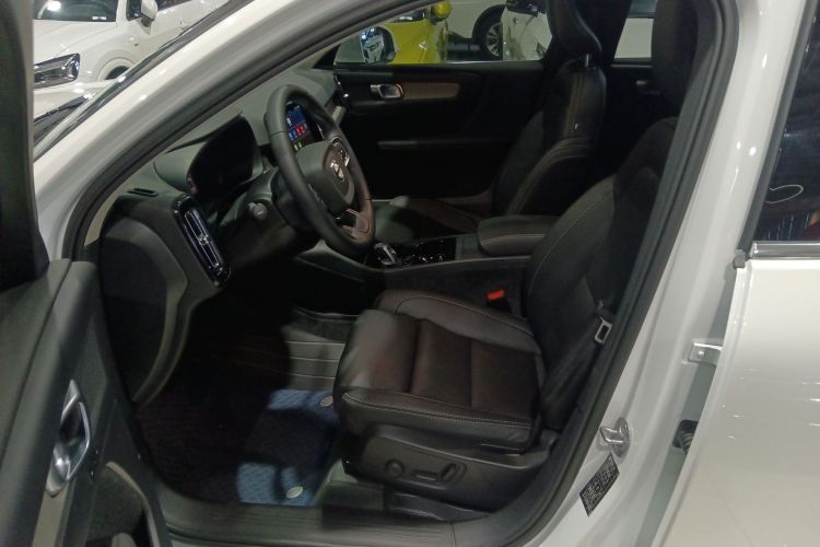 沃尔沃XC40 2023款 B4 四驱智远豪华版中控内饰19