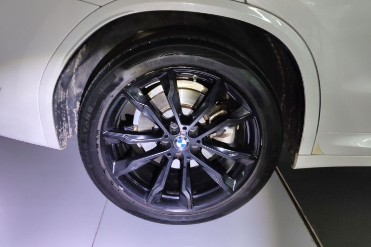 宝马X3 2022款 改款二 xDrive30i 尊享型 M曜夜套装车身外观6008