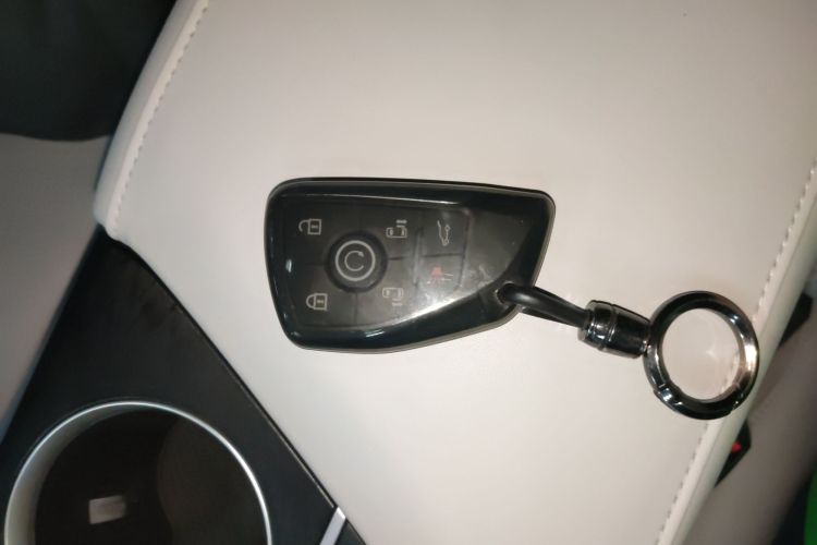 别克GL8 2025款 陆尊 智享版中控内饰11