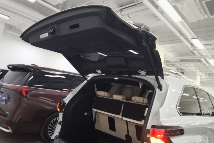 丰田 赛那SIENNA 2023款 2.5L混动 豪华版机舱底盘23