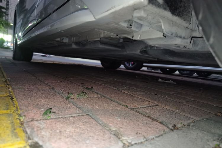 丰田 雷凌 2021款 双擎 1.8H E-CVT豪华版局部细节9002