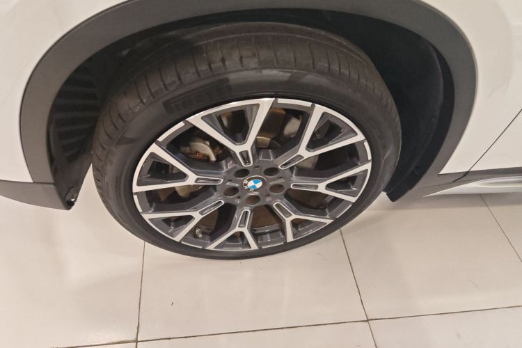 宝马X1 2022款 改款 xDrive25Li 尊享型车身外观6007