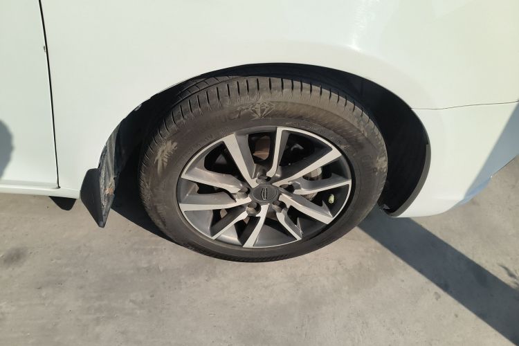 吉利汽车 帝豪 2019款 领军版 1.5L 手动向上互联型 国V车身外观6008