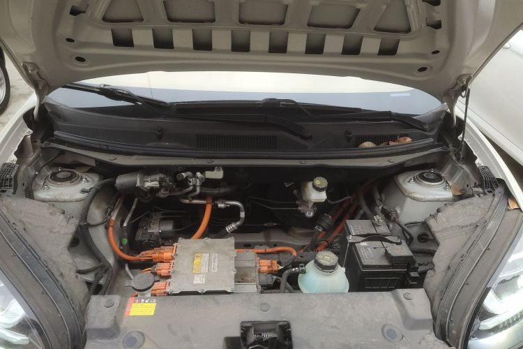 五菱汽车 五菱缤果 2023款 333km 灵犀互联款机舱底盘24