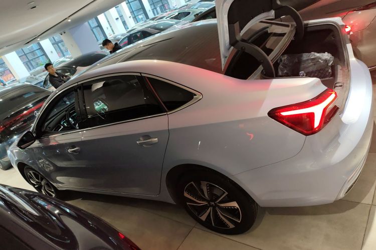 飞凡汽车 飞凡ER6 2021款 新动版 620km 智享版车身外观4