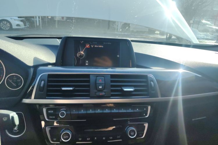 宝马3系 2017款 318i 时尚型中控内饰16